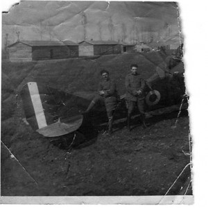 Francesco Catania nel campo di volo di Campo San Martino